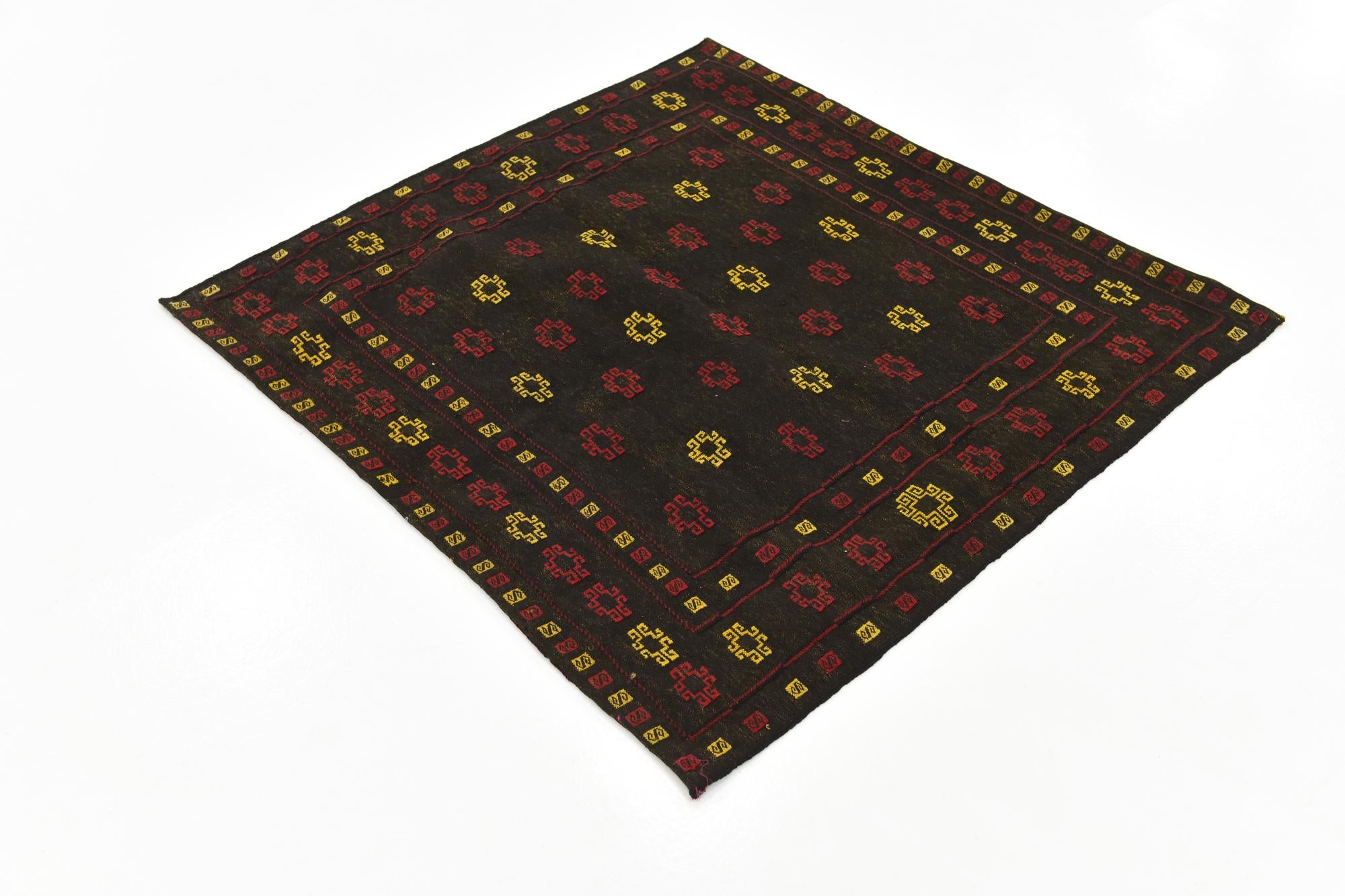4' 2 x 4' 3 Hand Knotted Sumak Wool Square Rug
