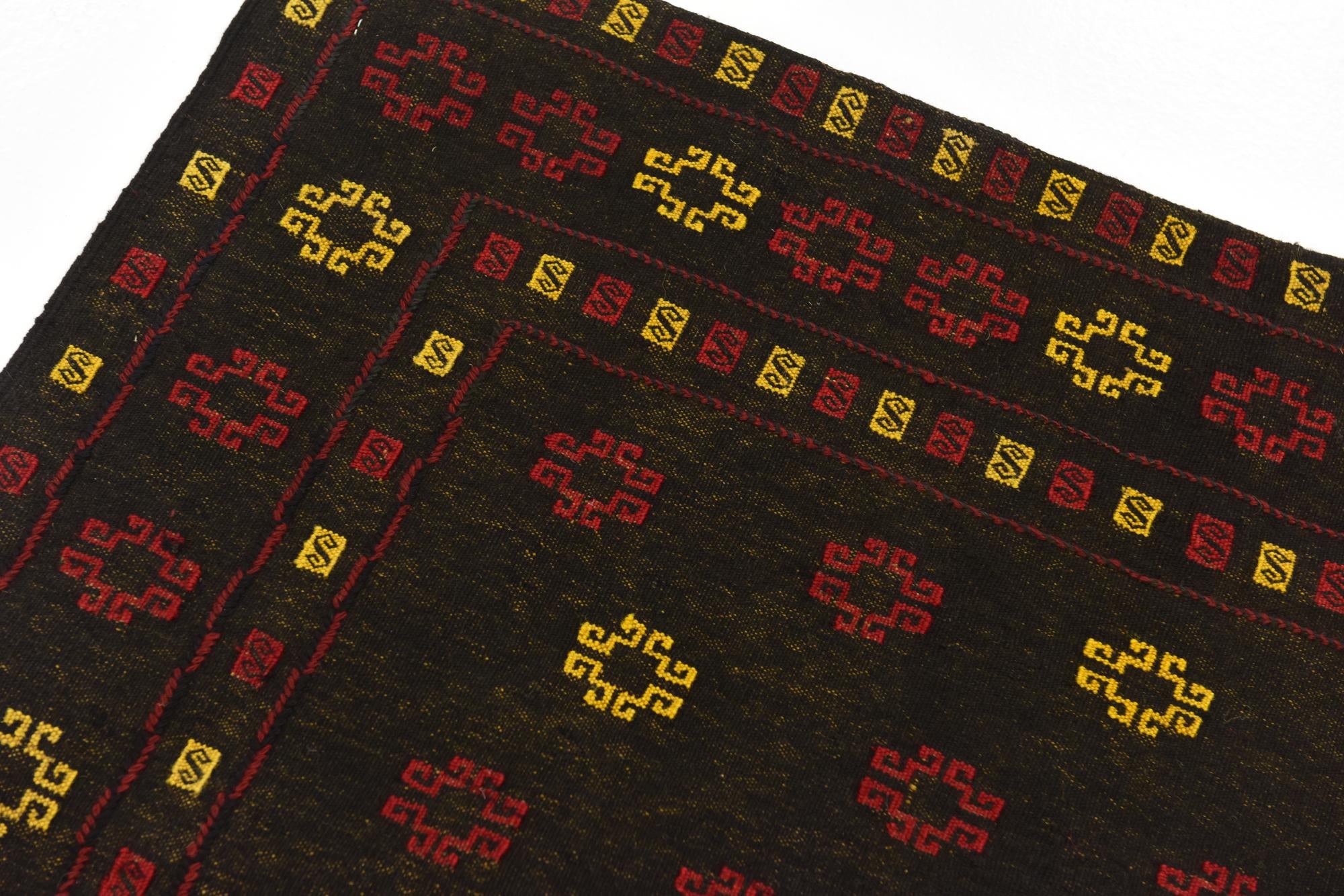 4' 2 x 4' 3 Hand Knotted Sumak Wool Square Rug