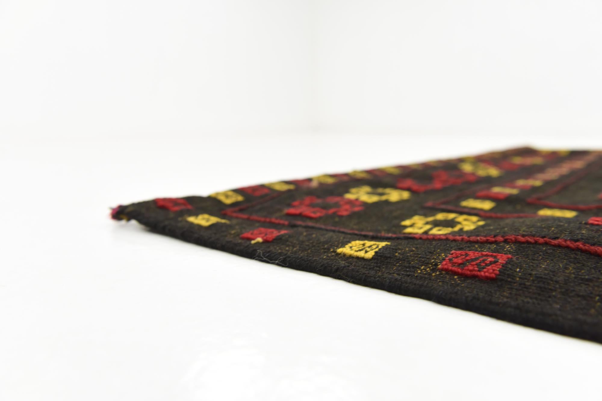 4' 2 x 4' 3 Hand Knotted Sumak Wool Square Rug