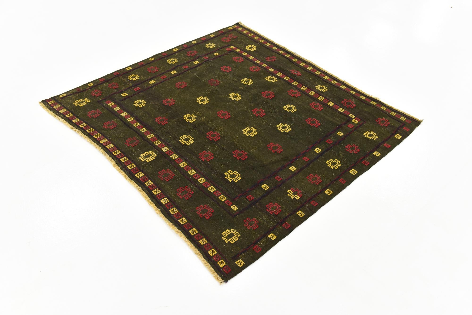 4' 4 x 4' 7 Hand Knotted Sumak Wool Square Rug