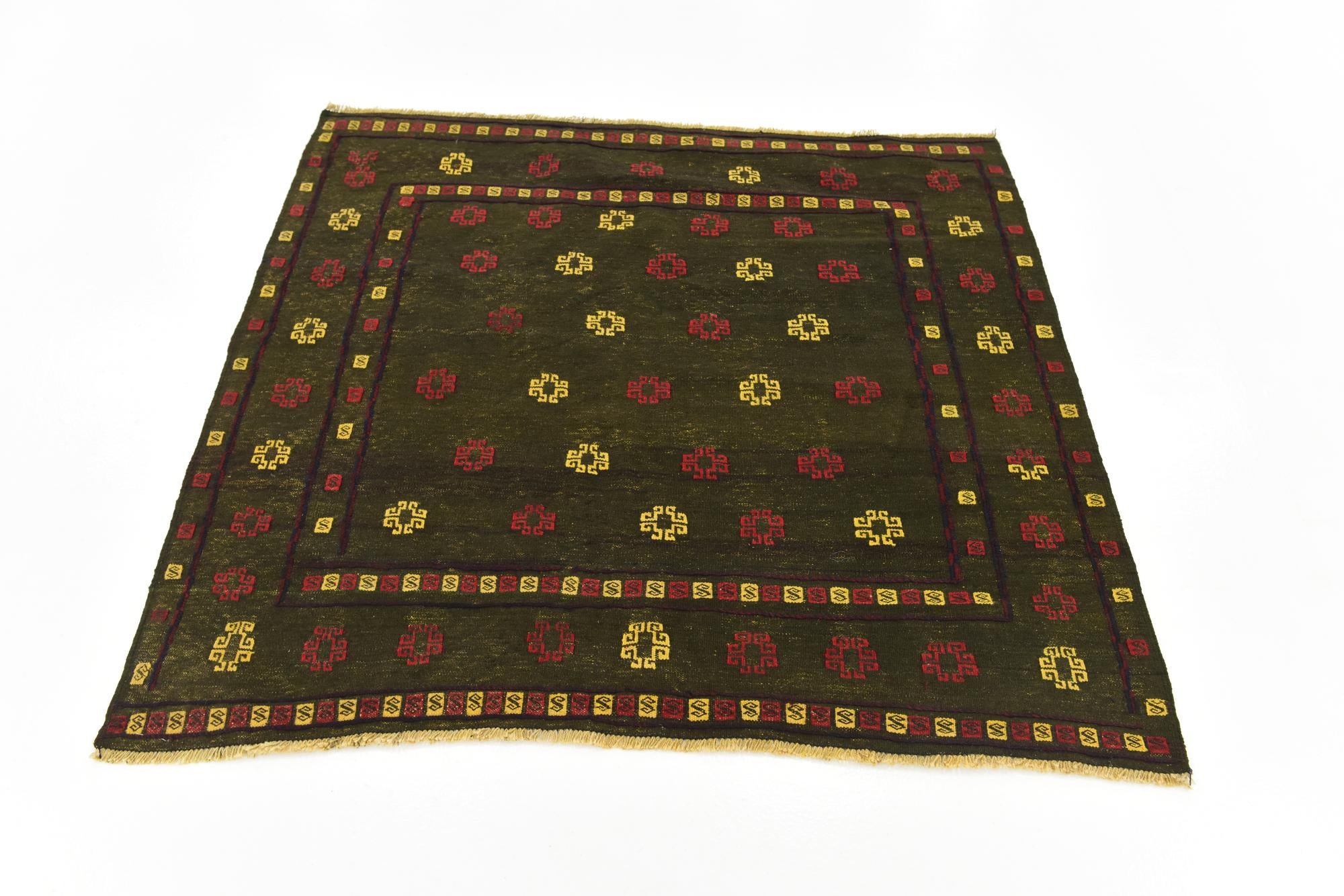 4' 4 x 4' 7 Hand Knotted Sumak Wool Square Rug