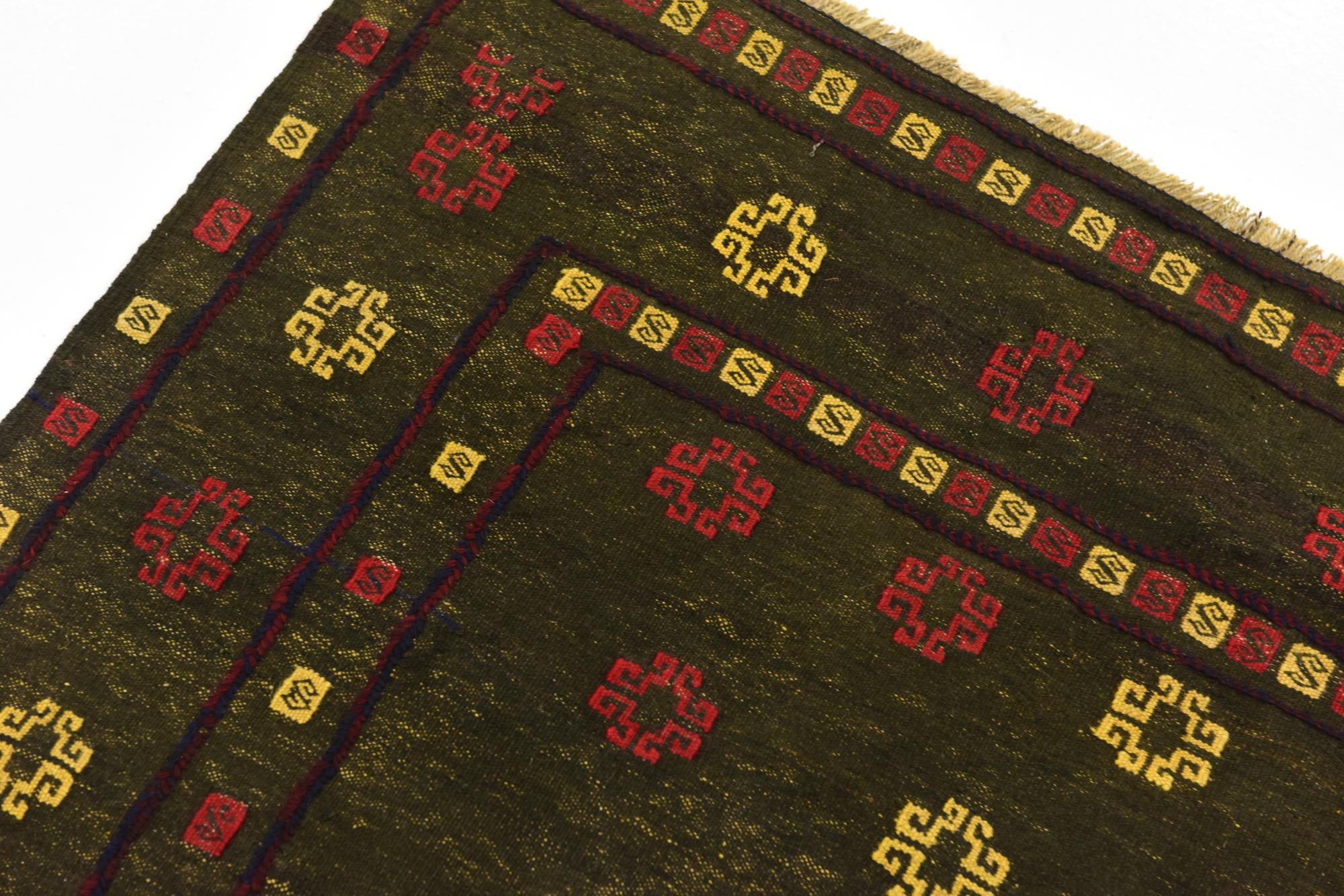 4' 4 x 4' 7 Hand Knotted Sumak Wool Square Rug