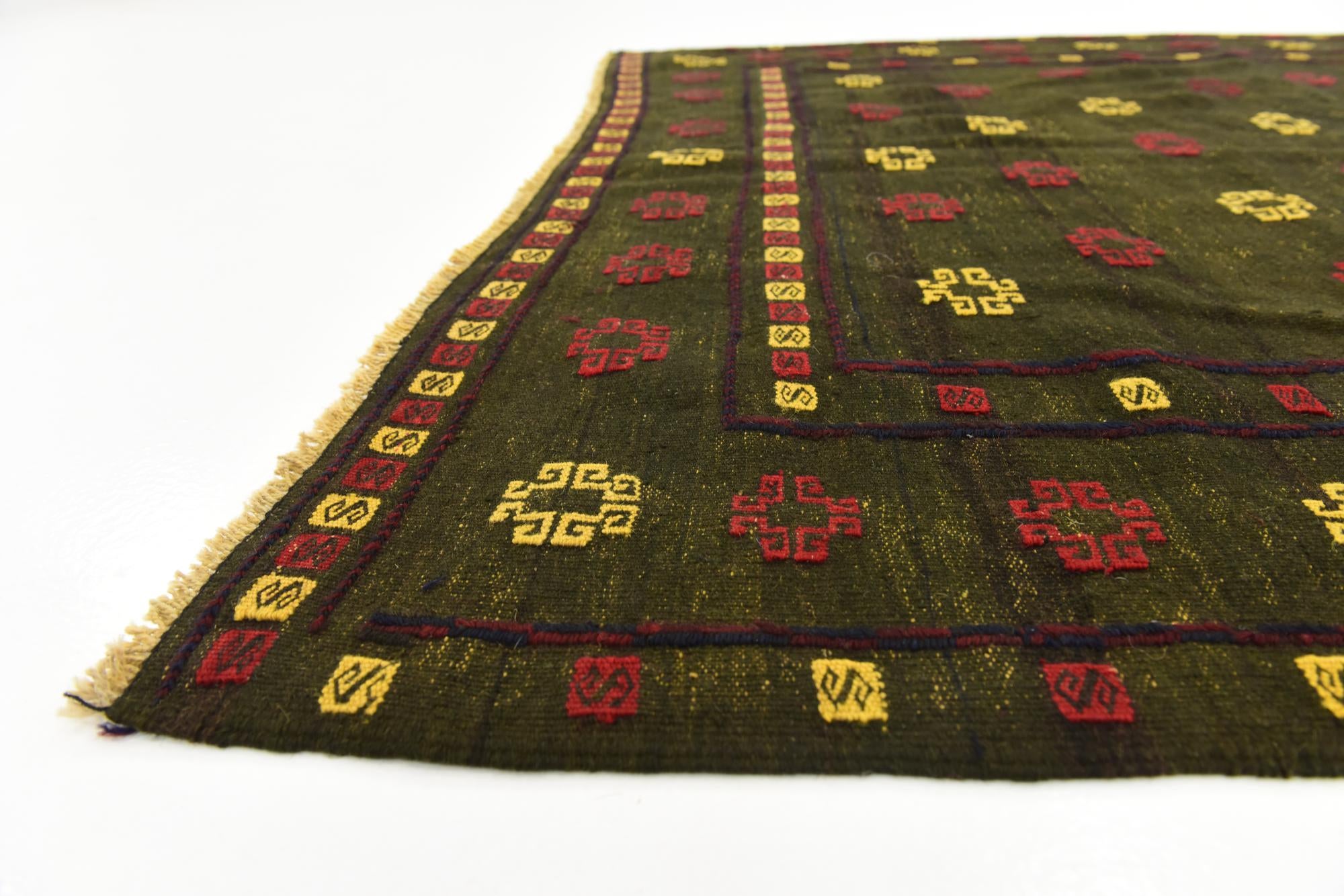 4' 4 x 4' 7 Hand Knotted Sumak Wool Square Rug