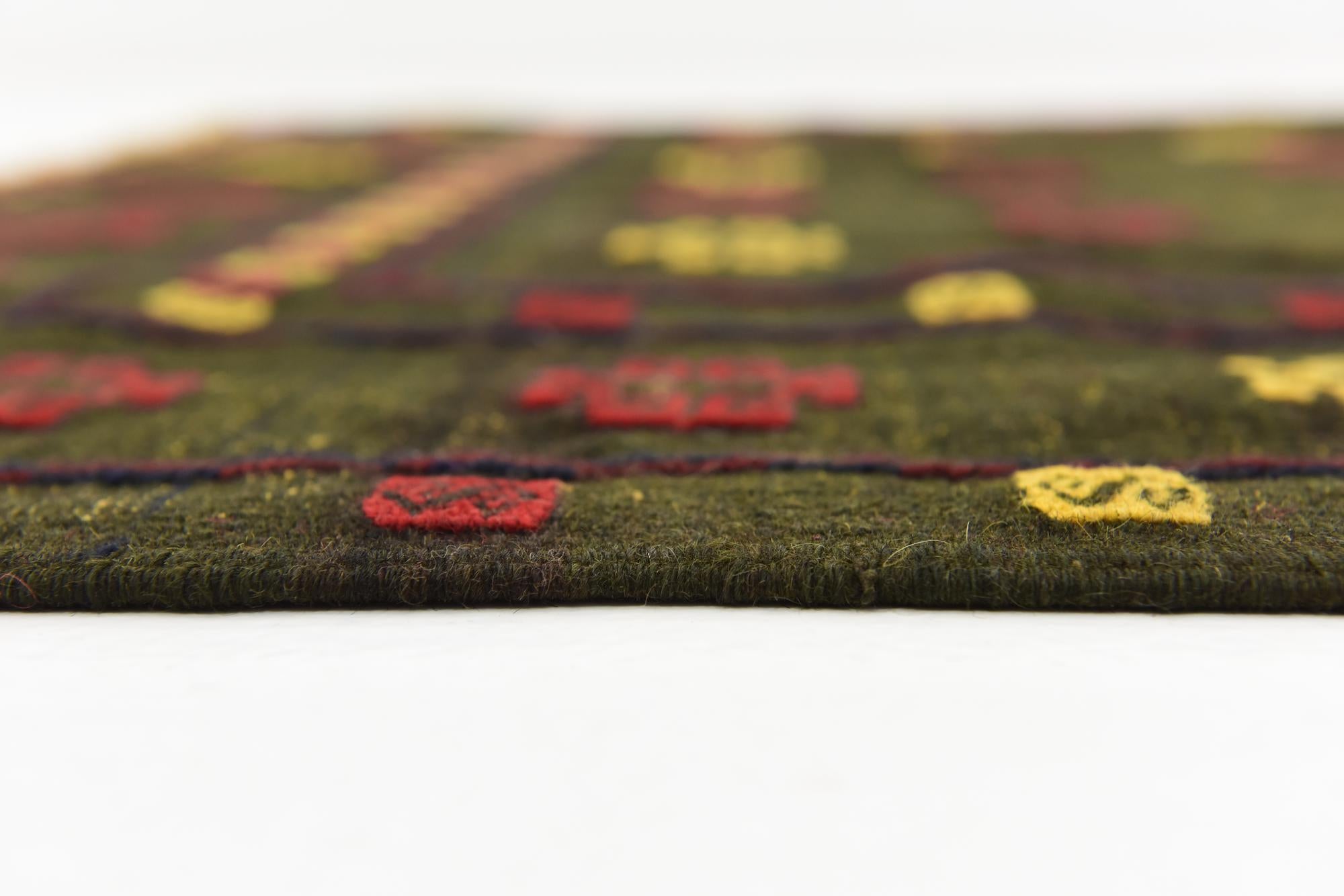 4' 4 x 4' 7 Hand Knotted Sumak Wool Square Rug