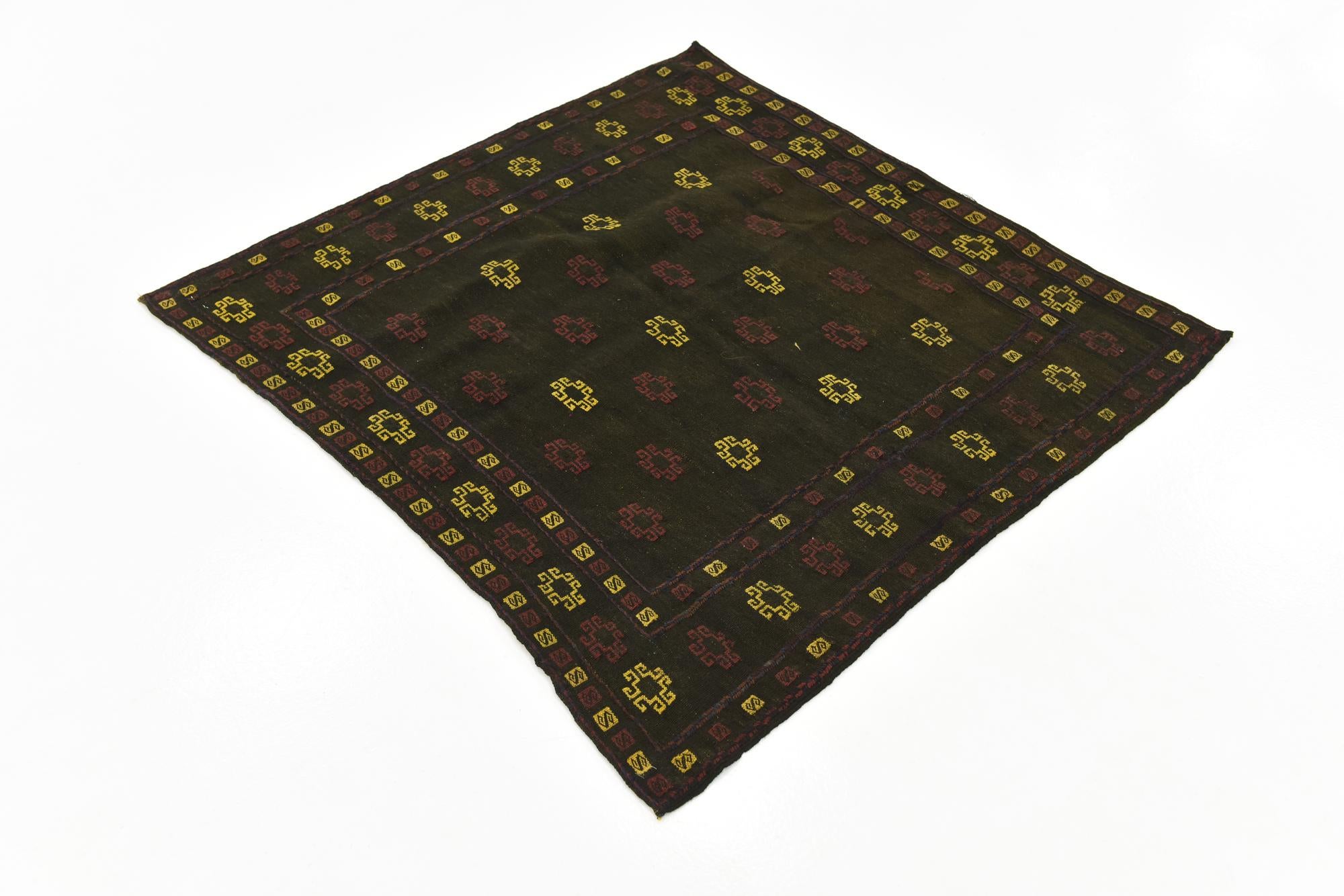 4' x 4' 3 Hand Knotted Sumak Wool Square Rug
