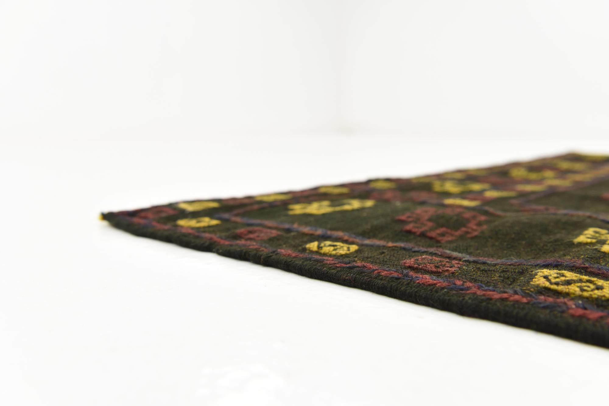 4' x 4' 3 Hand Knotted Sumak Wool Square Rug