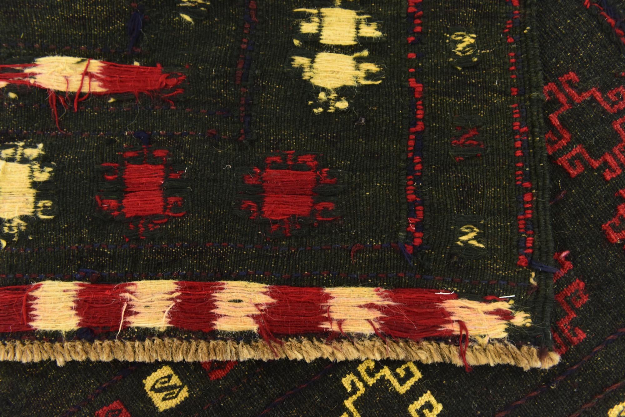 4' x 4' 3 Hand Knotted Sumak Wool Square Rug