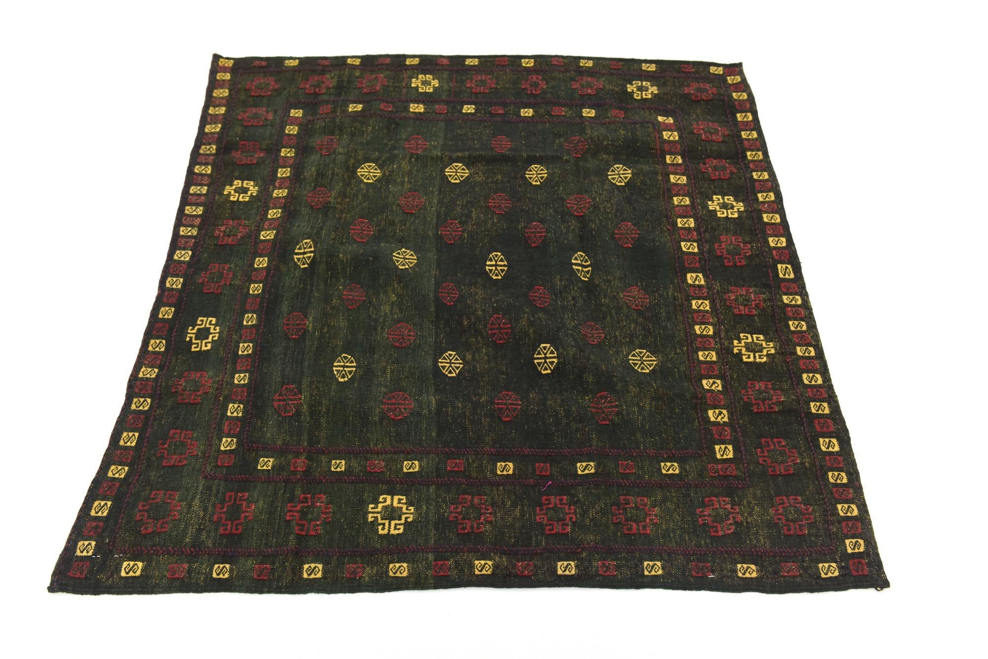 4' 3 x 4' 5 Hand Knotted Sumak Wool Square Rug
