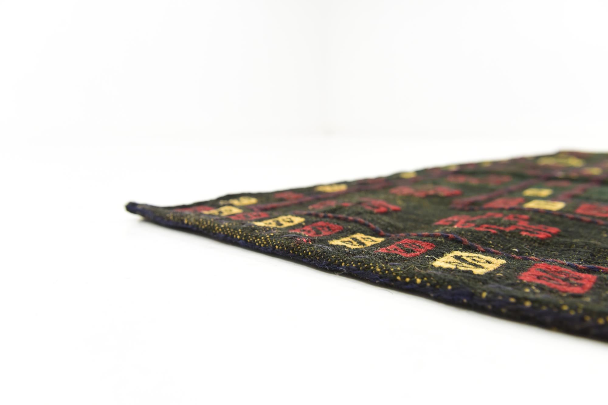 4' 3 x 4' 5 Hand Knotted Sumak Wool Square Rug