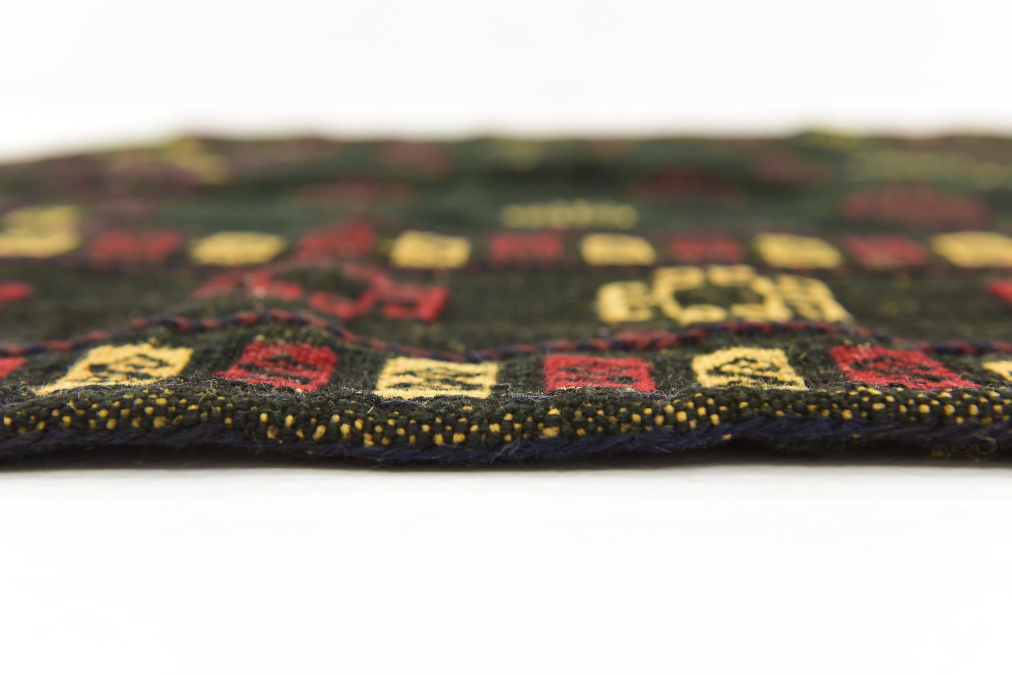 4' 3 x 4' 5 Hand Knotted Sumak Wool Square Rug