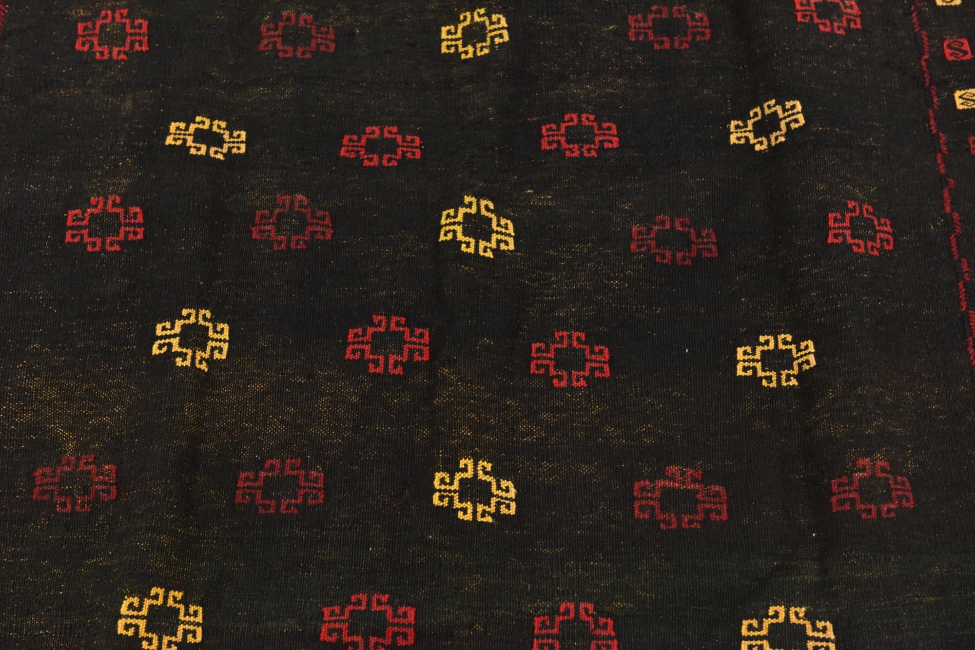 4' 3 x 4' 4 Hand Knotted Sumak Wool Square Rug