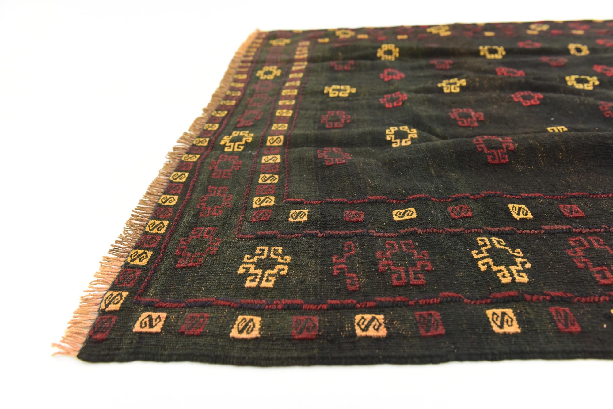 4' 3 x 4' 4 Hand Knotted Sumak Wool Square Rug