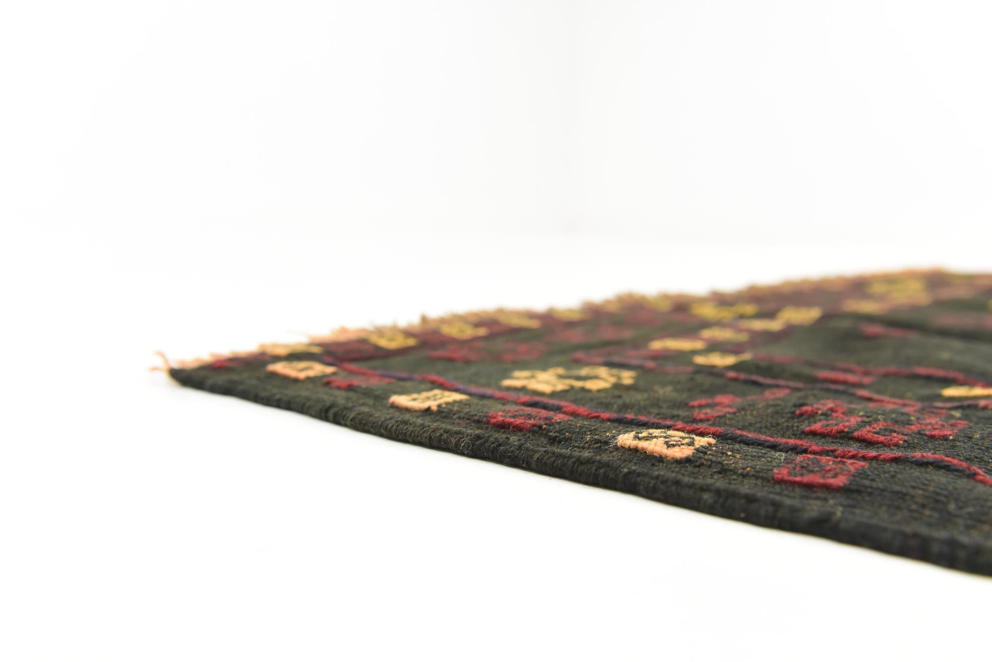 4' 3 x 4' 4 Hand Knotted Sumak Wool Square Rug