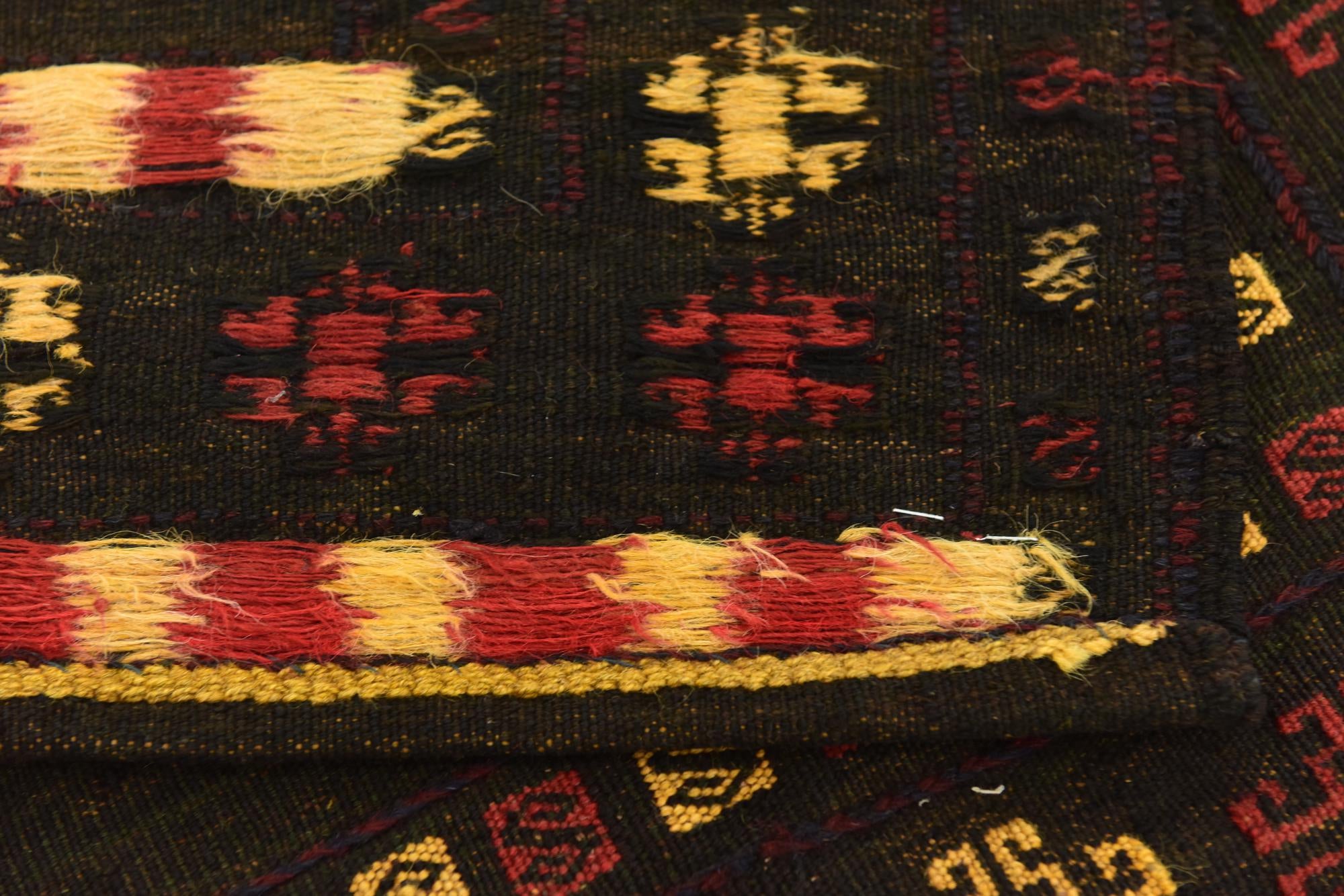 4' 2 x 4' 3 Hand Knotted Sumak Wool Square Rug