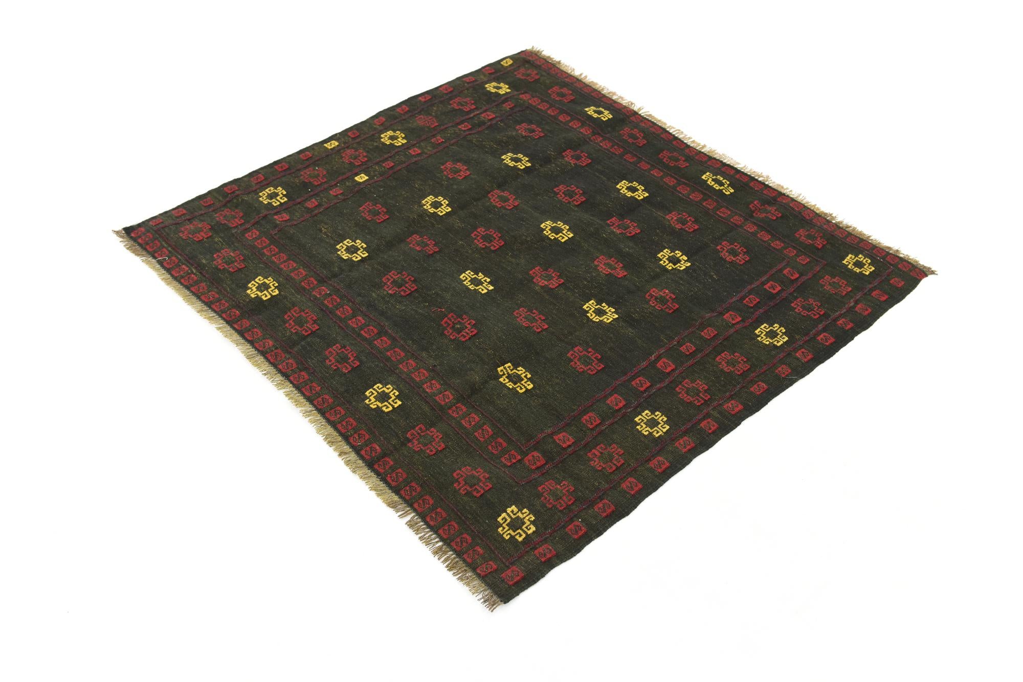 4' 2 x 4' 3 Hand Knotted Sumak Wool Square Rug