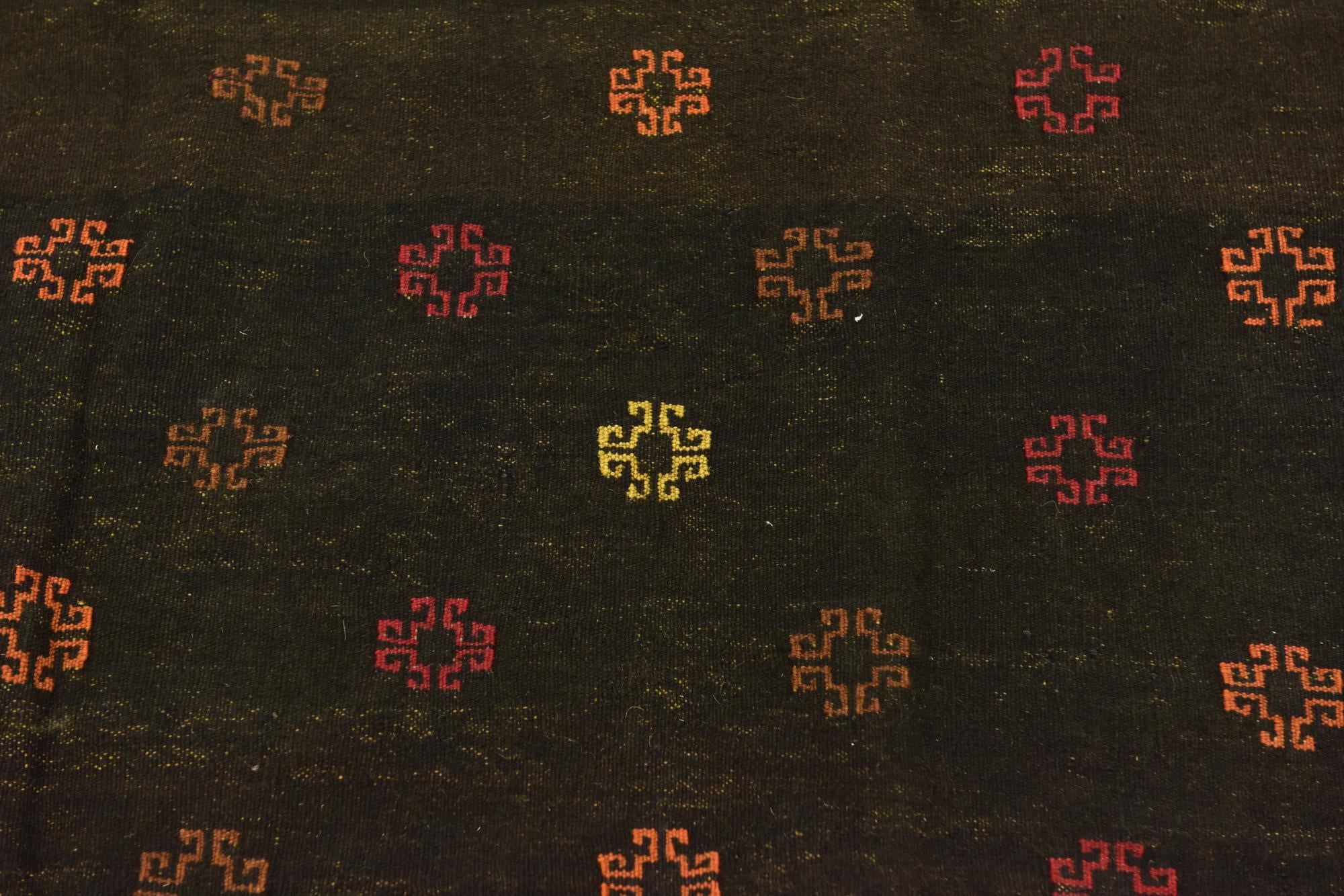 4' 2 x 4' 3 Hand Knotted Sumak Wool Square Rug