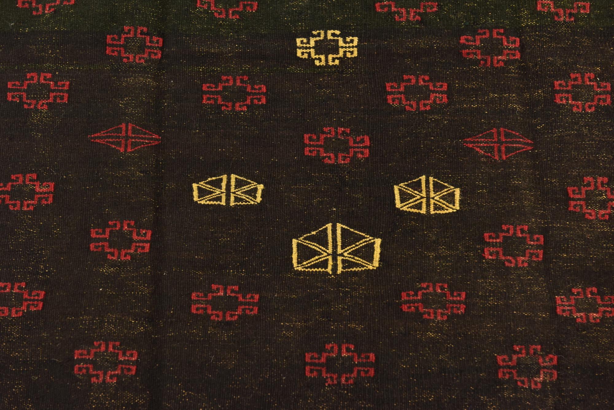 4' 2 x 4' 3 Hand Knotted Sumak Wool Square Rug