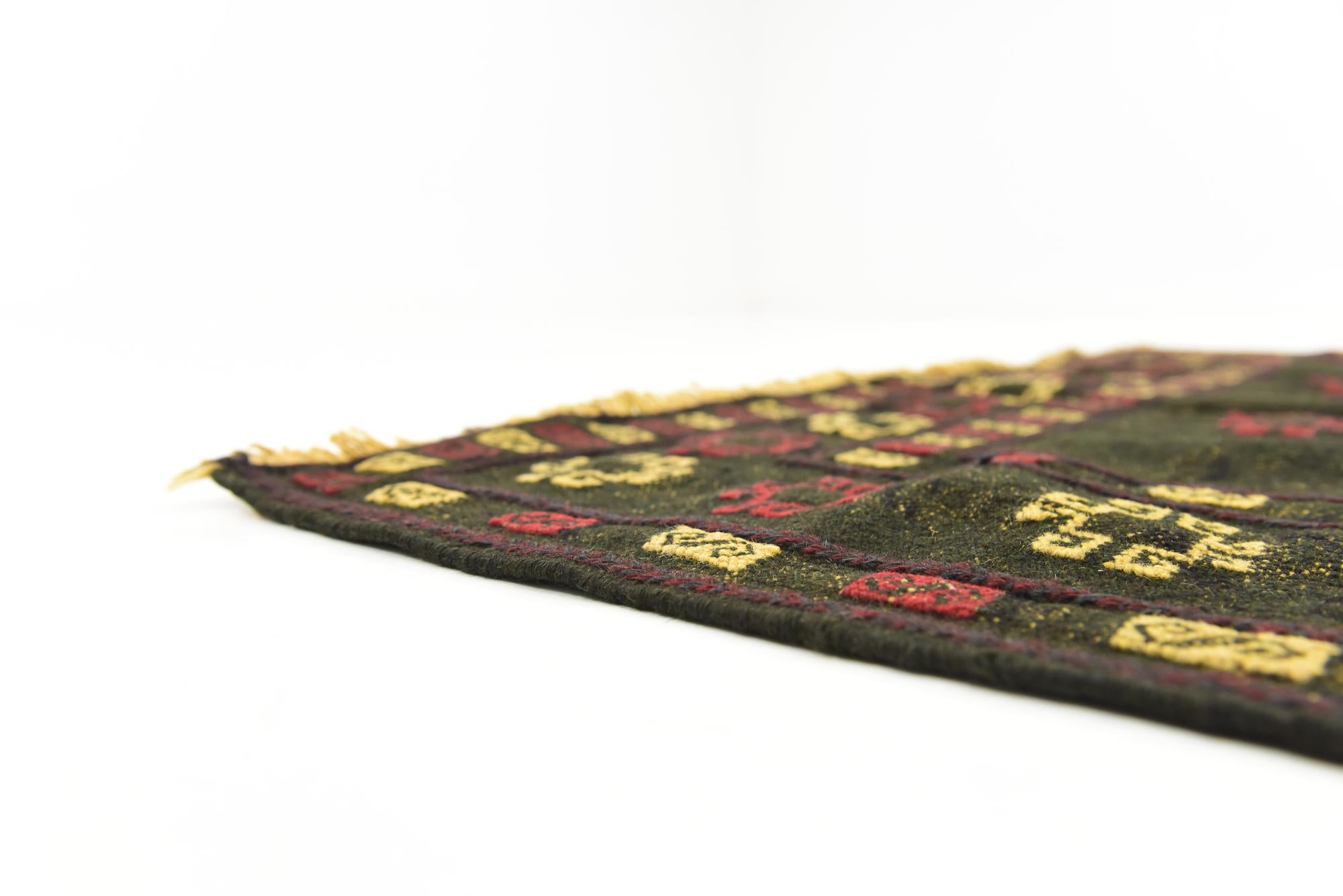 4' 2 x 4' 3 Hand Knotted Sumak Wool Square Rug
