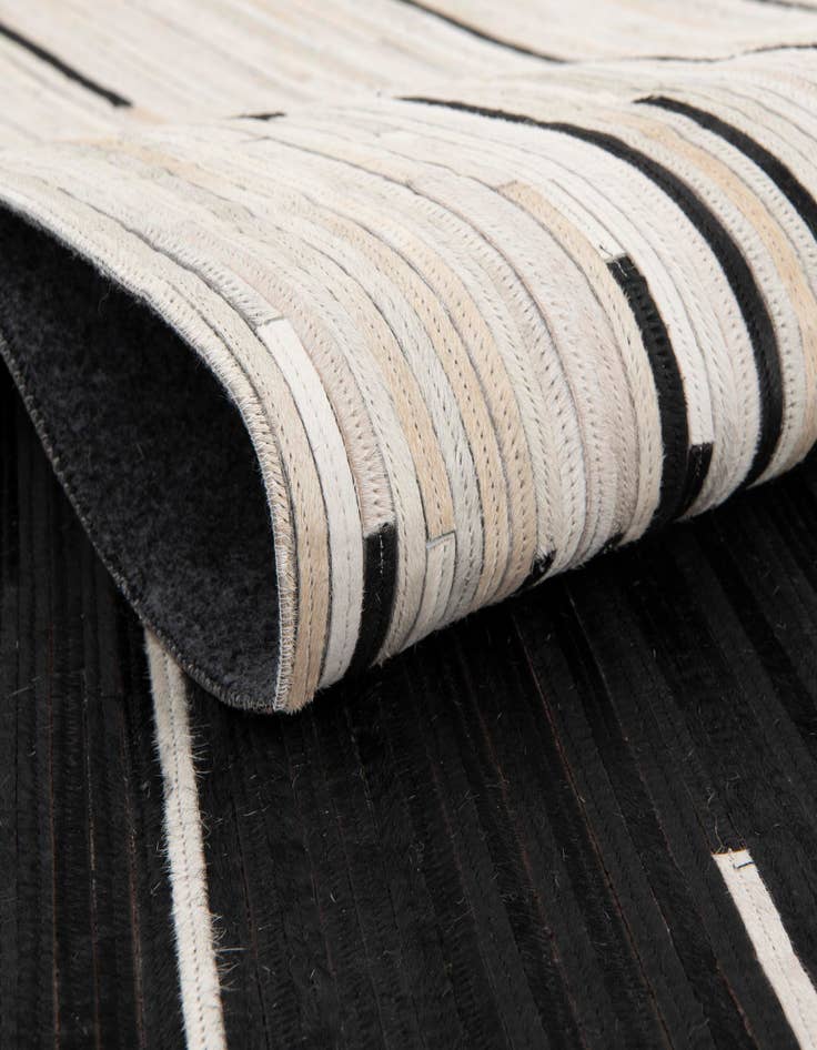 Detail image of 7' 10 x 7' 10 Cowhide Leather Round Rug