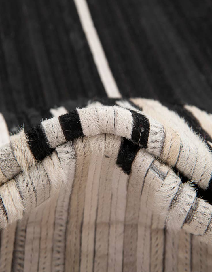 Detail image of 7' 10 x 7' 10 Cowhide Leather Round Rug
