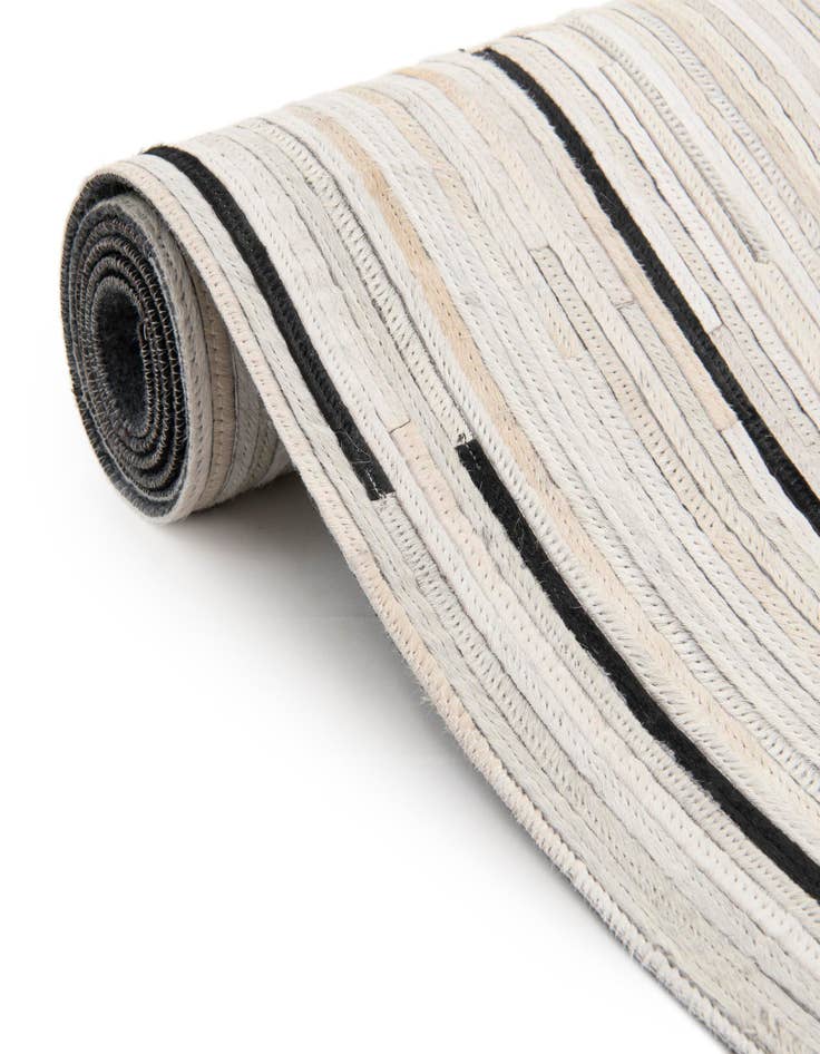 Detail image of 7' 10 x 7' 10 Cowhide Leather Round Rug