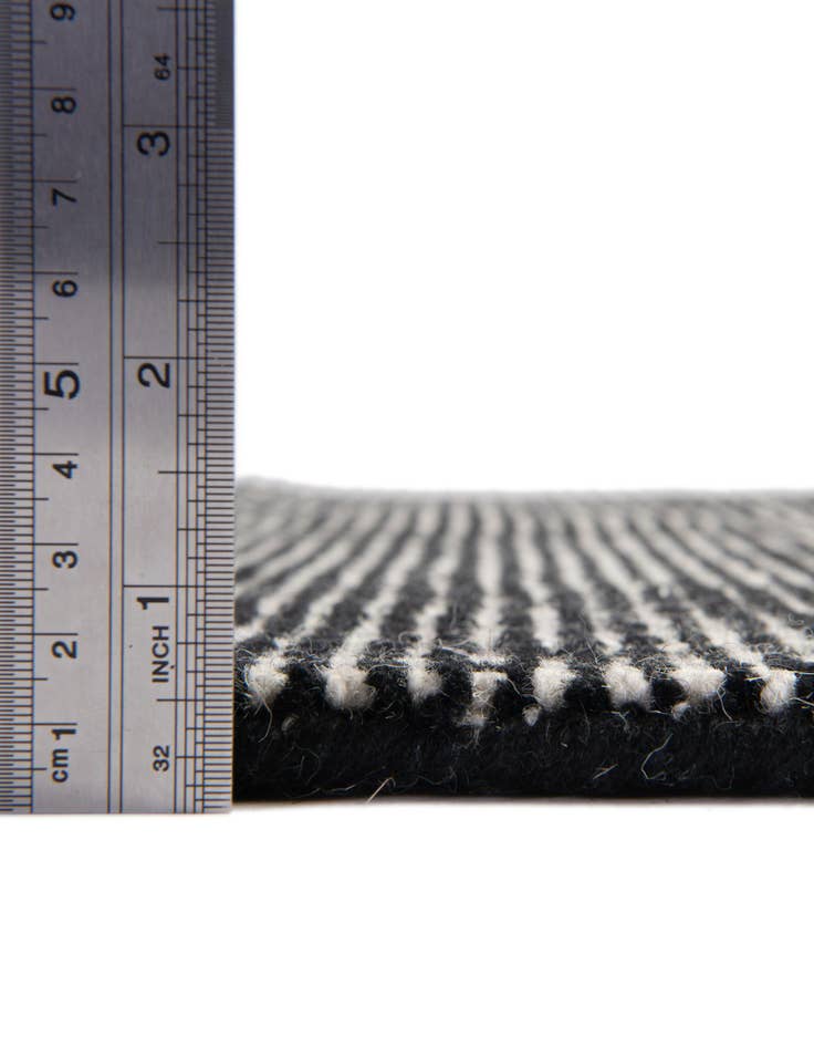 Detail image of 7' 1 x 10' Hand Woven Jill Zarin English Manor Farmhouse Wool Rug