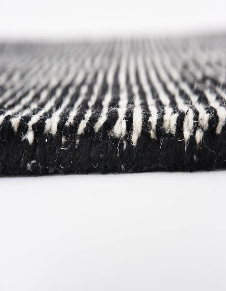 Detail image of 2' x 4'  Hand Woven Jill Zarin English Manor Wool Runner Rug