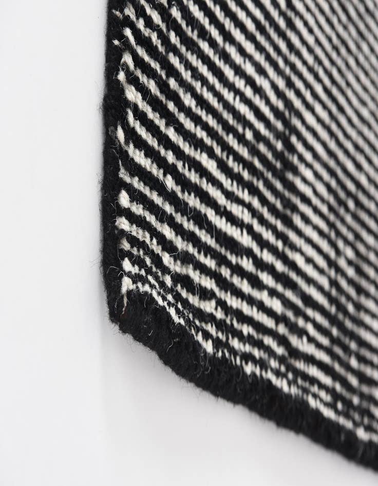 Detail image of 2' x 4'  Hand Woven Jill Zarin English Manor Wool Runner Rug