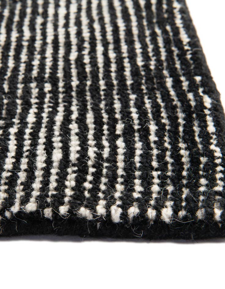 Detail image of 3' 3 x 16' 5 Hand Woven Jill Zarin English Manor Wool Runner Rug