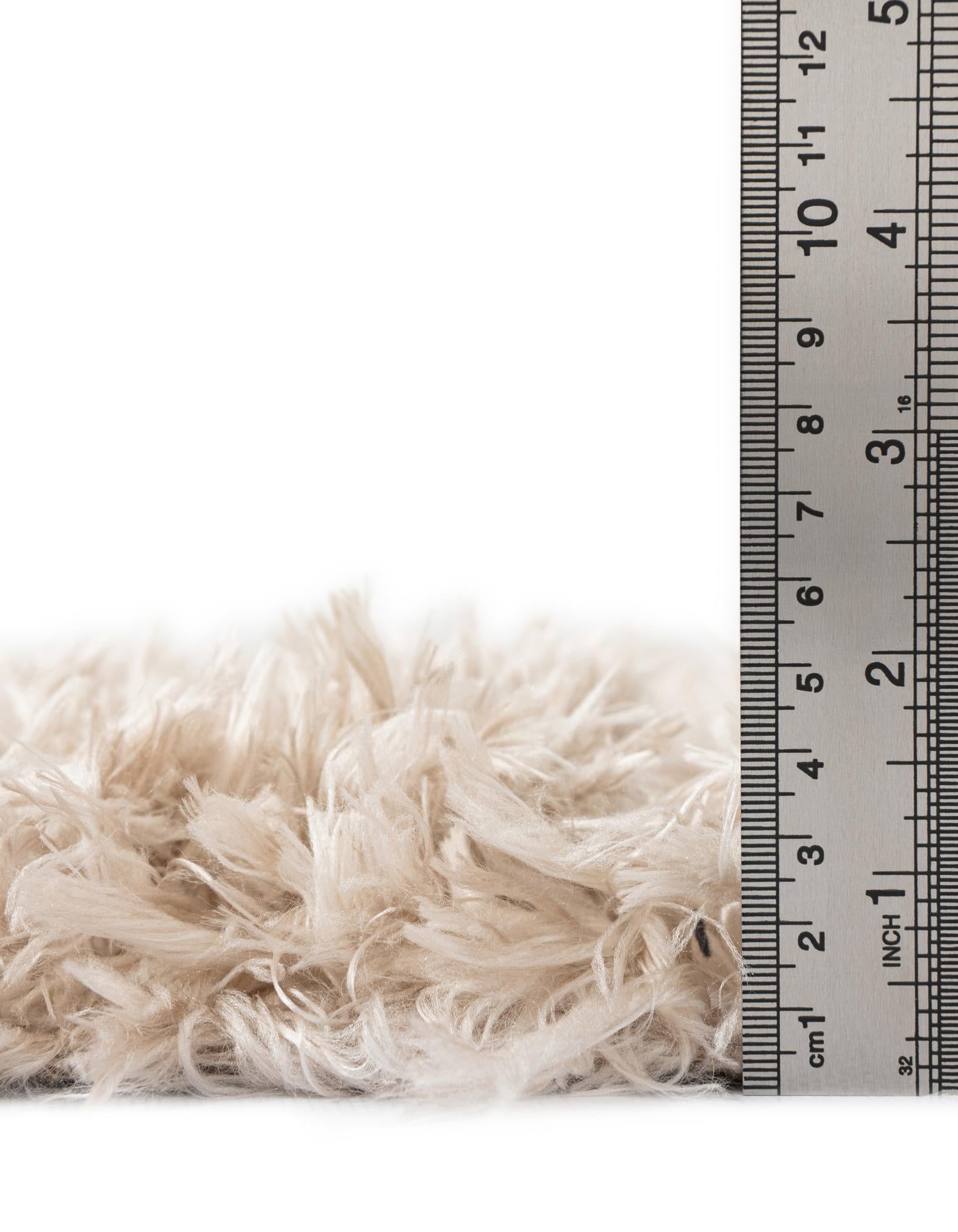 5' 3 x 8' Marilyn Monroe™ Shag Oval Rug
