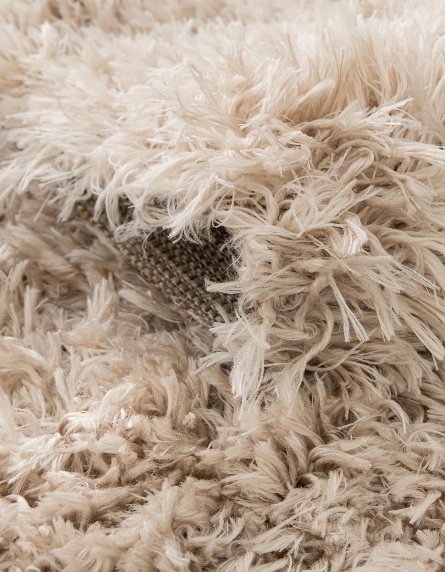 5' 3 x 8' Marilyn Monroe™ Shag Oval Rug
