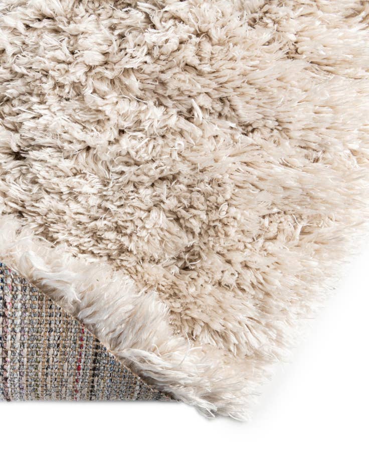 Detail image of 5' 3 x 8' Marilyn Monroe&trade; Shag Oval Rug