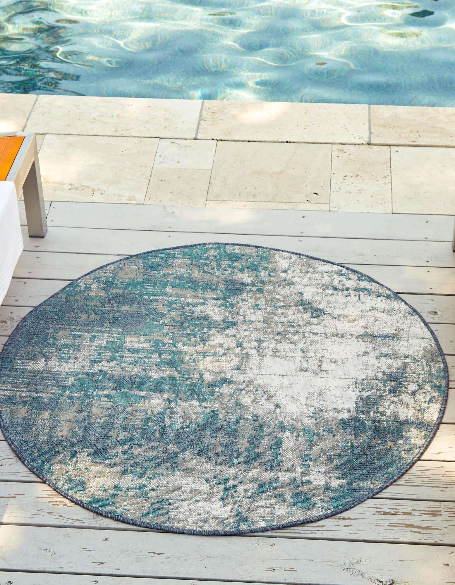 Blue 7' x 7' Outdoor Coastal Round Indoor / Outdoor Rug