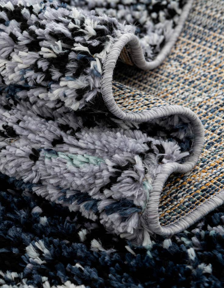 Detail image of 4' 1 x 6' 1 Tucson Rug