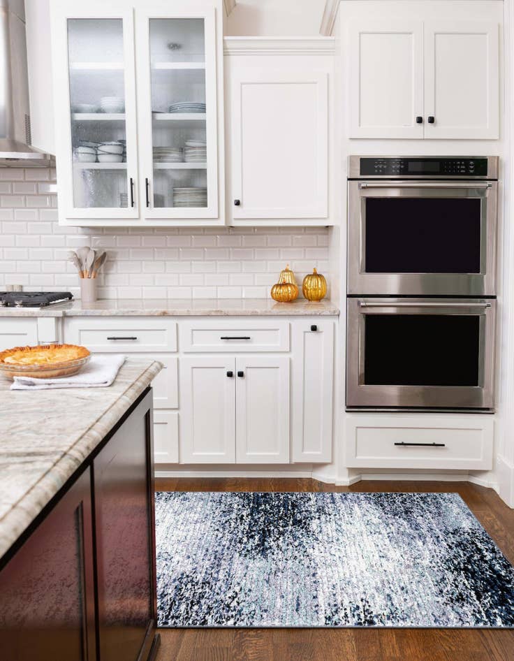 Detail image of 2' 7 x 12' Tucson Runner Rug