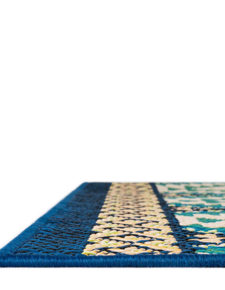 Detail image of 10' x 10' Easy-Clean Baja Indoor / Outdoor Square Rug