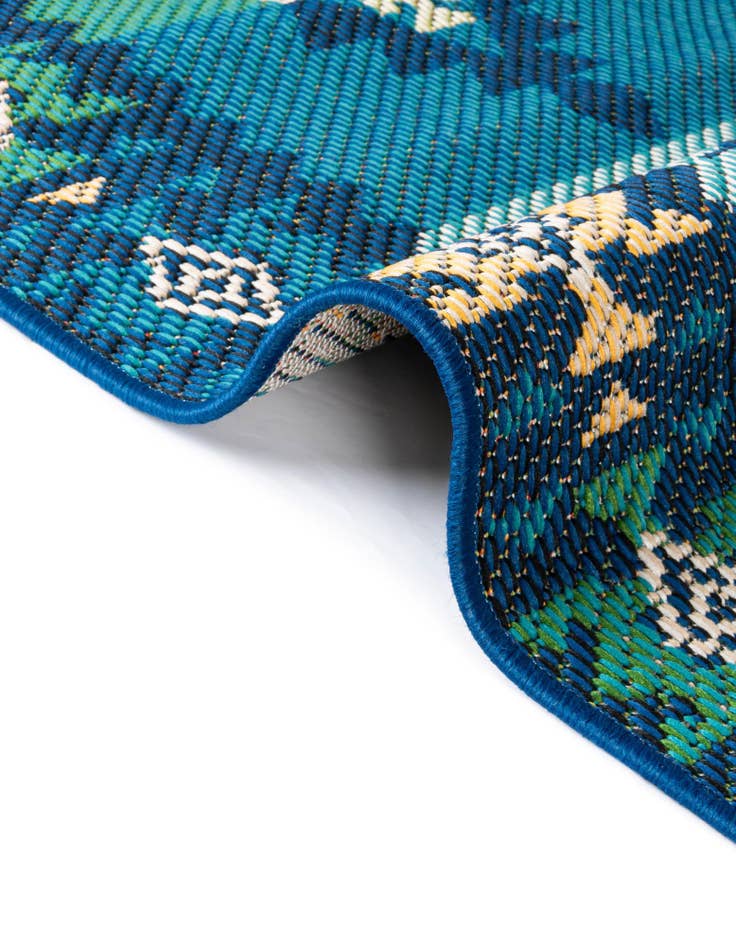 Detail image of 10' x 10' Easy-Clean Baja Indoor / Outdoor Square Rug