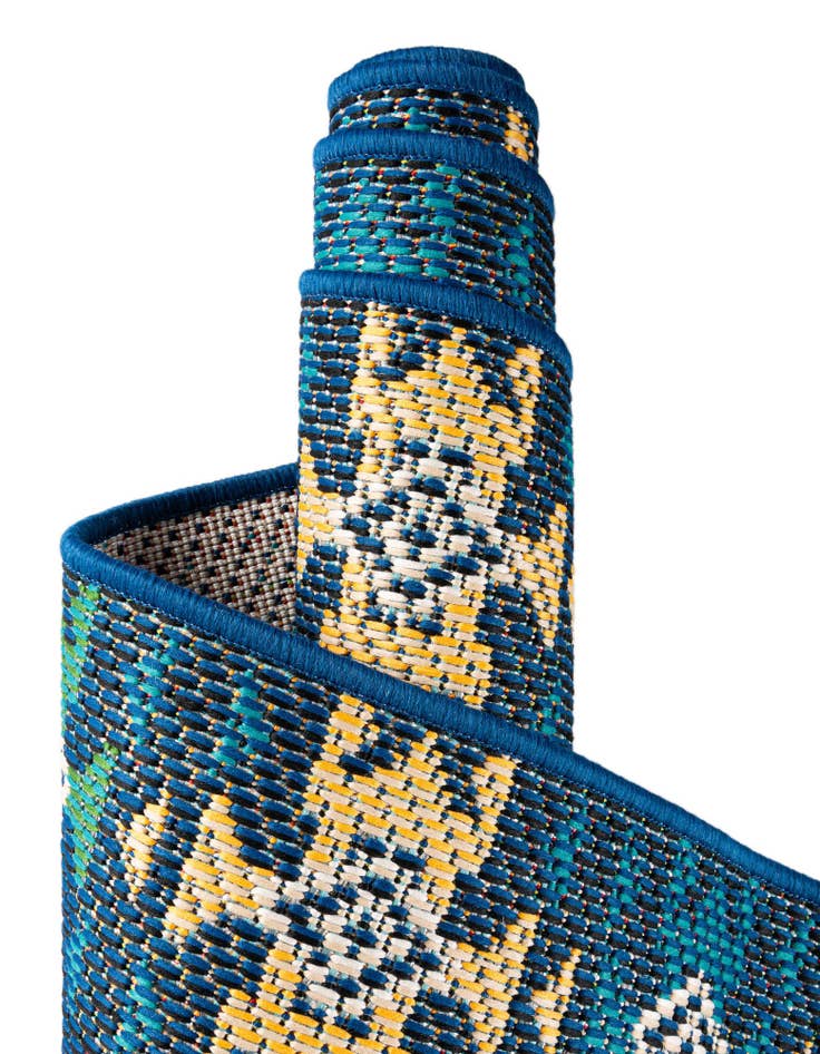 Detail image of 7' 10 x 7' 10 Easy-Clean Baja Indoor / Outdoor Square Rug