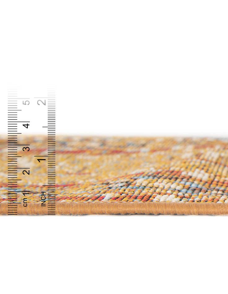 Detail image of 7' 10 x 7' 10  Washable Traditional Indoor / Outdoor Round Rug