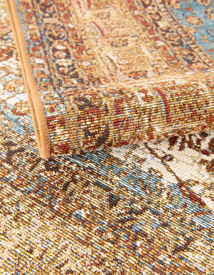 Detail image of 7' 10 x 7' 10  Washable Traditional Indoor / Outdoor Round Rug