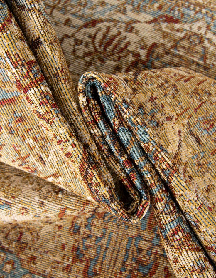 Detail image of 7' 10 x 7' 10  Washable Traditional Indoor / Outdoor Round Rug