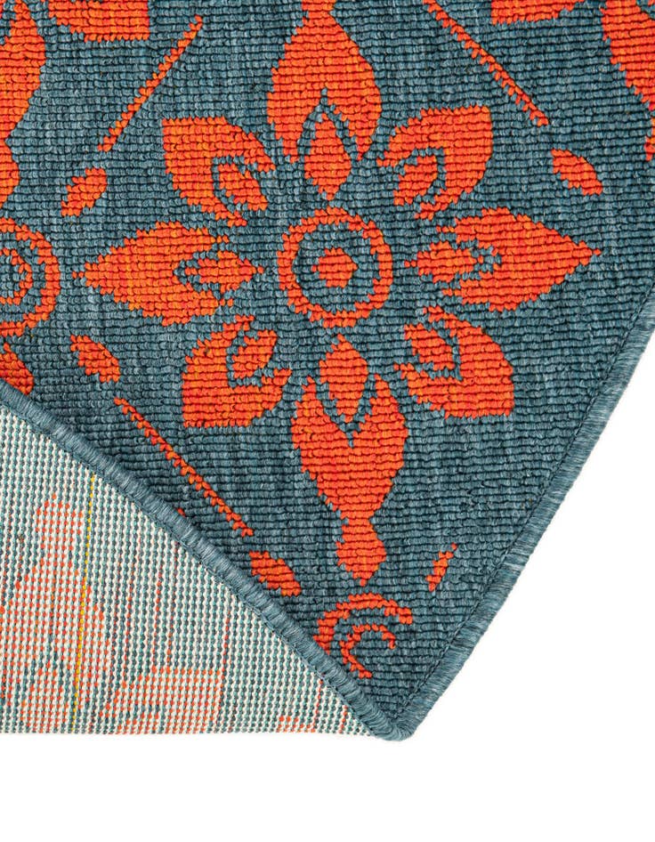 Detail image of 6' x 6' Easy-Clean Lattice Indoor / Outdoor Round Rug