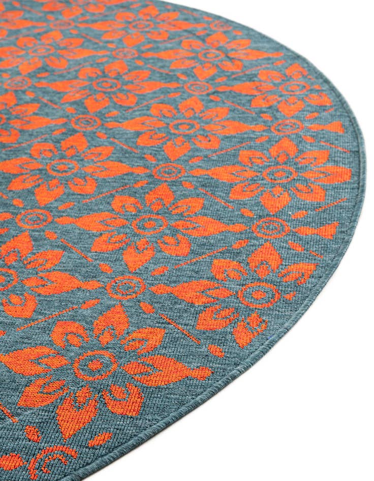 Detail image of 7' 10 x 7' 10 Easy-Clean Trellis Indoor / Outdoor Round Rug
