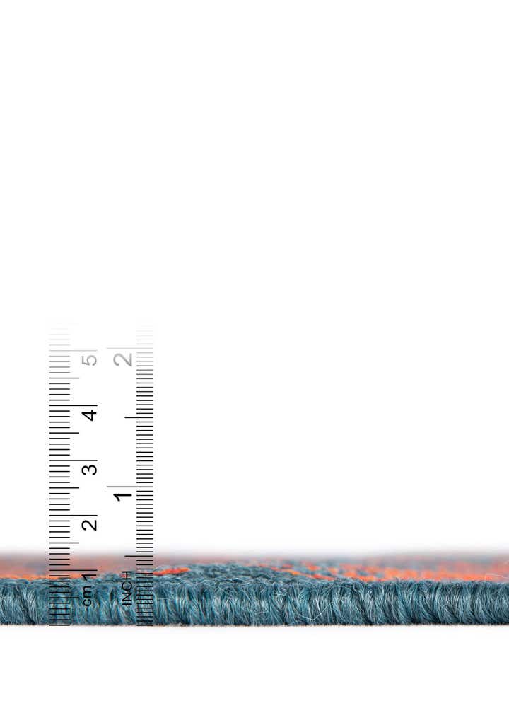 2' 7 x 12' Easy-Clean Lattice Indoor / Outdoor Runner Rug