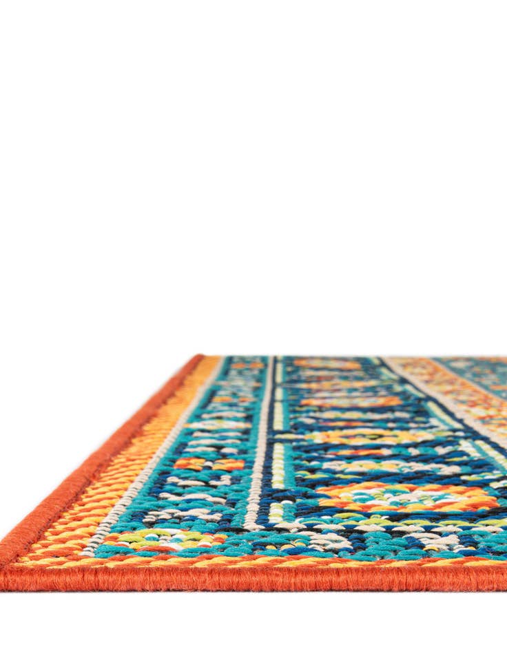 Detail image of 5' 3 x 8' Easy-Clean Baja Indoor / Outdoor Rug