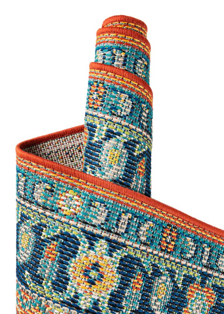 5' 3 x 8' Easy-Clean Baja Indoor / Outdoor Rug