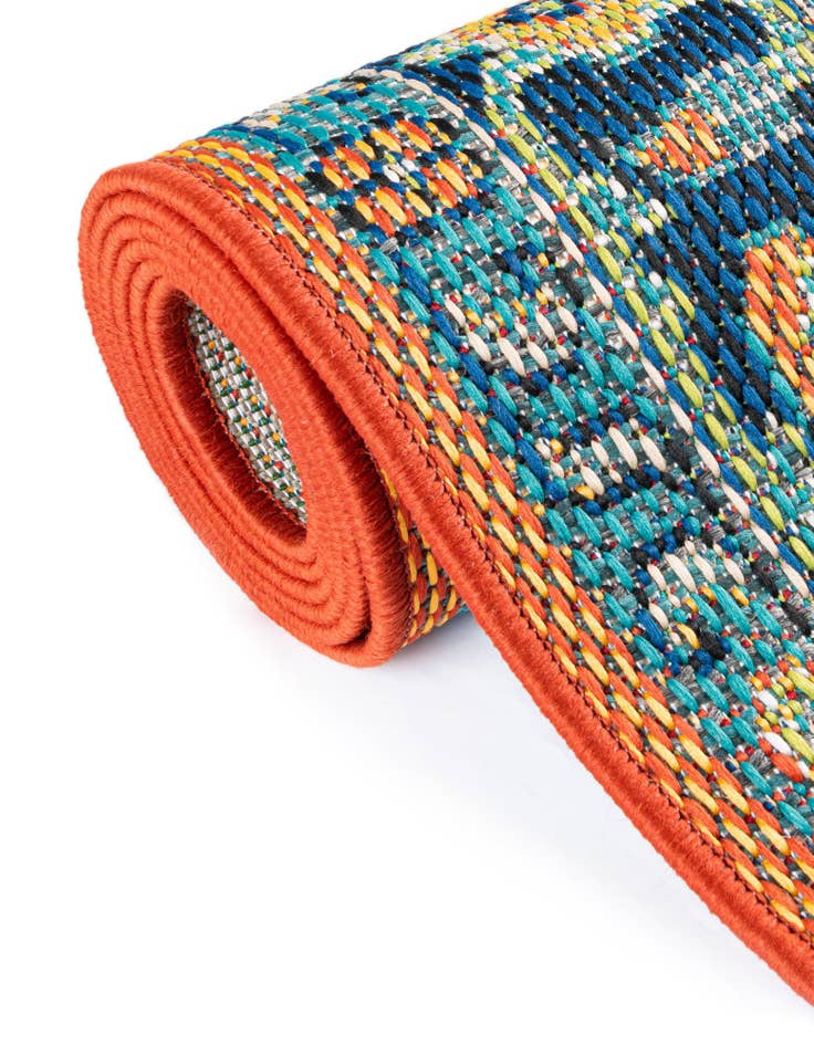 Detail image of 5' 3 x 8' Easy-Clean Baja Indoor / Outdoor Rug