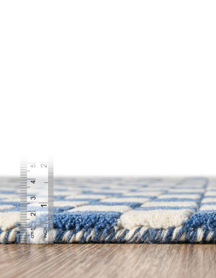 Detail image of 2' x 6' 1 Hand Tufted Wool Runner Rug