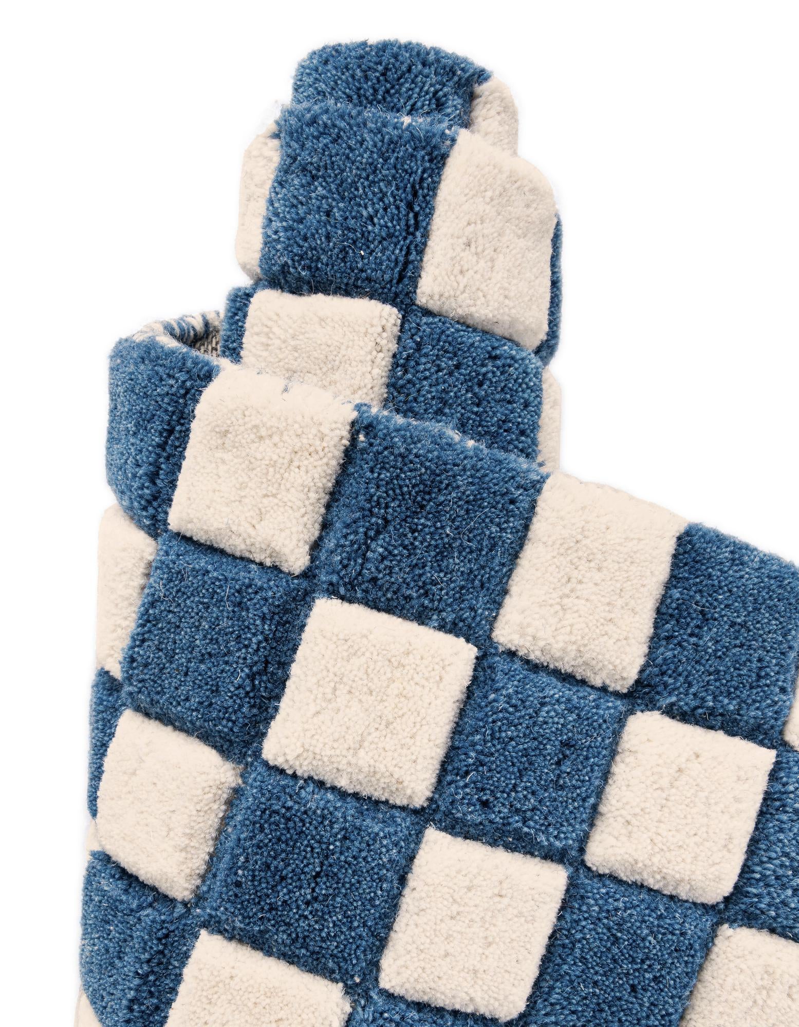 7' 10 x 7' 10 Hand Tufted Wool Square Rug