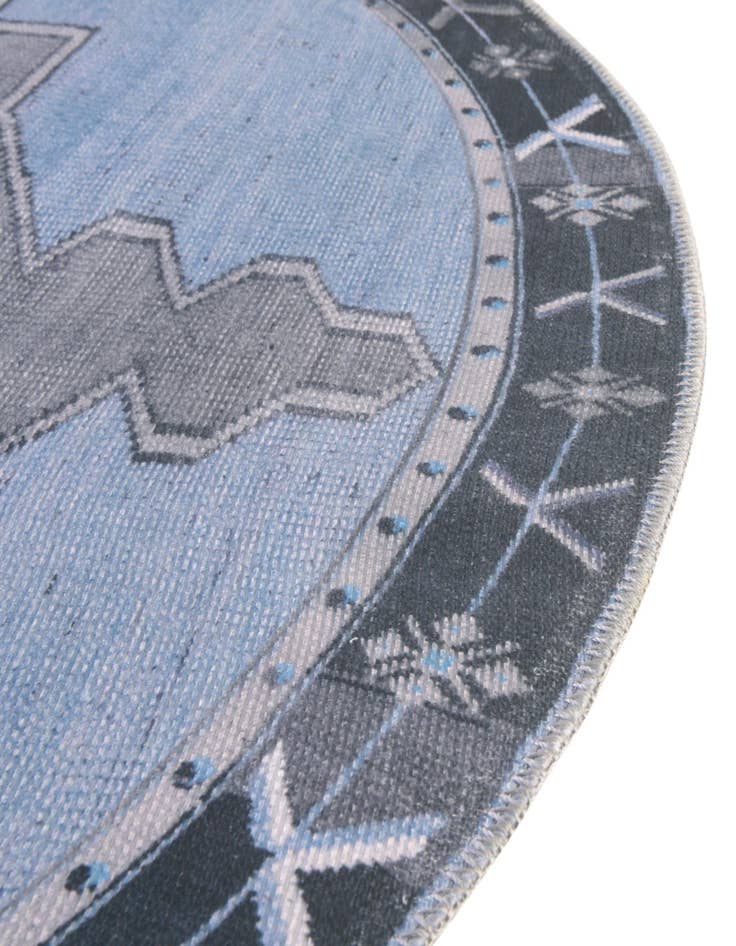 Detail image of 4' x 6' Washable Timeless Oval Rug